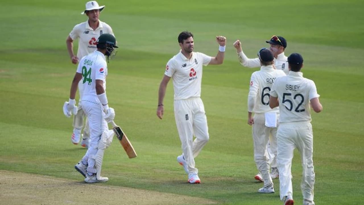 ആന്ഡേഴ്സണ് മൂന്ന് വിക്കറ്റ്; ഇംഗ്ലണ്ടിന്റെ കൂറ്റന് സ്കോറിന് മുന്നില് പാകിസ്ഥാന് ബാറ്റിങ് തകര്ച്ച ആന്ഡേഴ്സണ് മൂന്ന് വിക്കറ്റ്; ഇംഗ്ലണ്ടിന്റെ കൂറ്റന് സ്കോറിന് മുന്നില് പാകിസ്ഥാന് ബാറ്റിങ് തകര്ച്ച