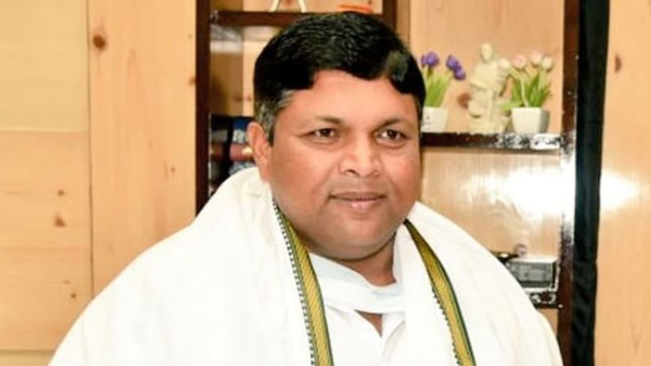 ജാര്ഖണ്ഡ് കൃഷി മന്ത്രി ബാദൽ പത്രലേഖിന് കൊവിഡ് ജാര്ഖണ്ഡ് കൃഷി മന്ത്രി ബാദൽ പത്രലേഖിന് കൊവിഡ്