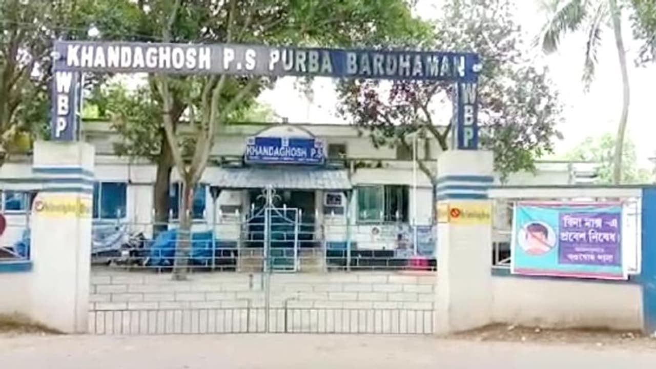 একসঙ্গে ১৮ জন পুলিশকর্মী করোনা পজেটিভ, উদ্বেগ বাড়ছে বর্ধমানে একসঙ্গে ১৮ জন পুলিশকর্মী করোনা পজেটিভ, উদ্বেগ বাড়ছে বর্ধমানে