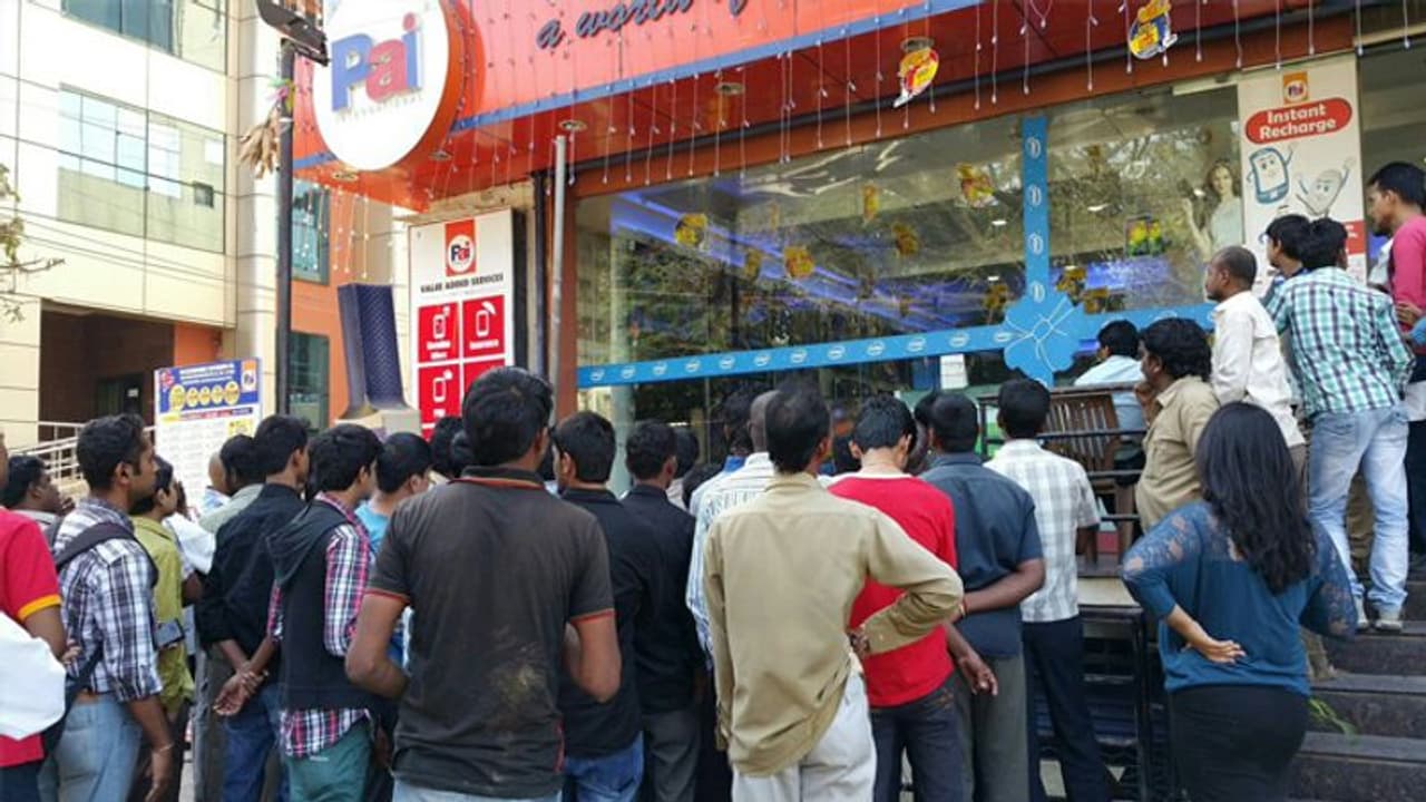 করোনায় মৃত্যু স্বামী, দেহ সৎকার করে ফিরে ছেলেকে খুন করে আত্মঘাতী স্ত্রী করোনায় মৃত্যু স্বামী, দেহ সৎকার করে ফিরে ছেলেকে খুন করে আত্মঘাতী স্ত্রী