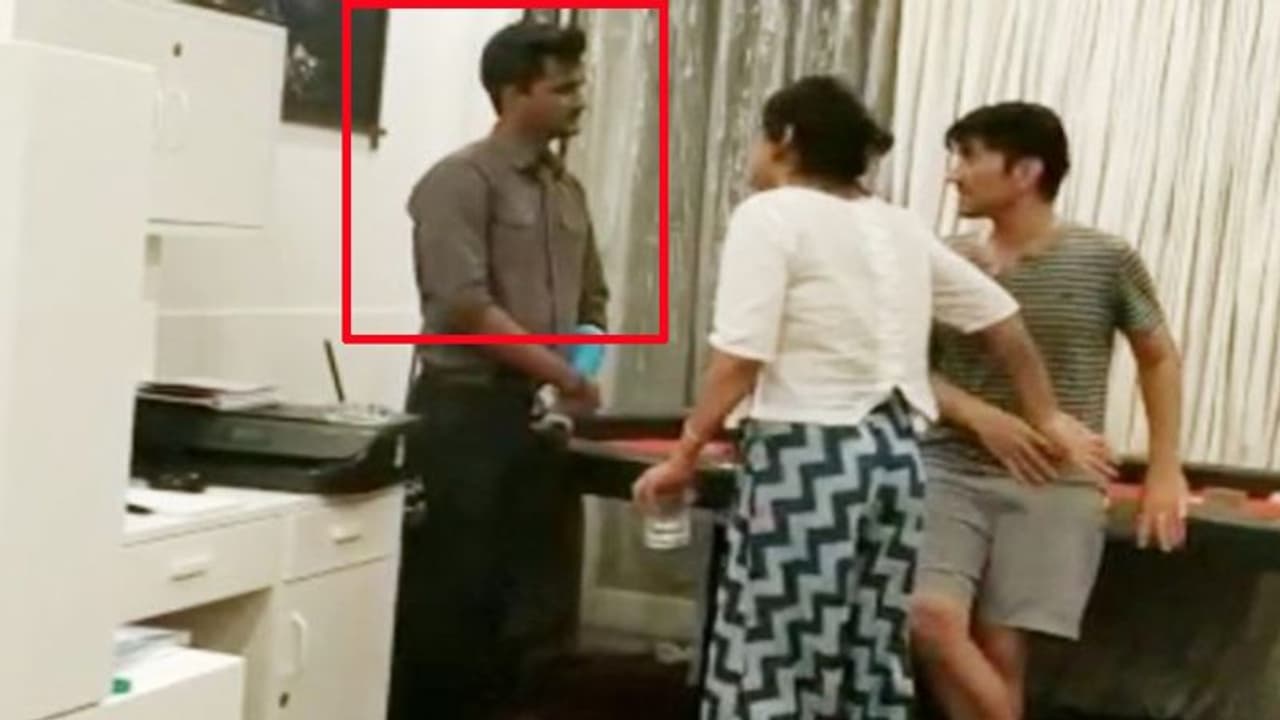 सुशांत की जिंदगी में रिया के आने के बाद गई थी अकाउंटेंट रजत मेवाती की नौकरी, ईडी ने उनसे की पूछताछ सुशांत की जिंदगी में रिया के आने के बाद गई थी अकाउंटेंट रजत मेवाती की नौकरी, ईडी ने उनसे की पूछताछ