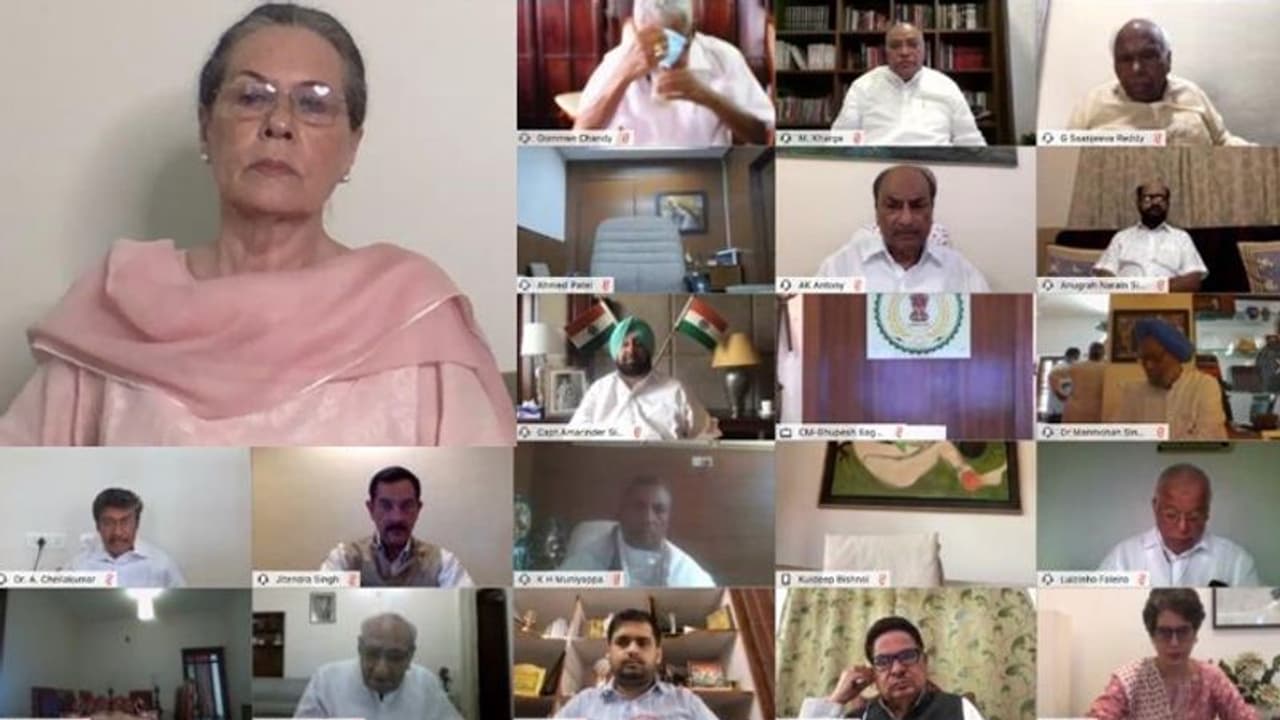 ৭ ঘণ্টার বৈঠকে রাহুলের সঙ্গে বিবাদ আস্থা সনিয়ার প্রতি, আরও ৬ মাস নেতৃত্বে পরিবর্তন নয় কংগ্রেসে