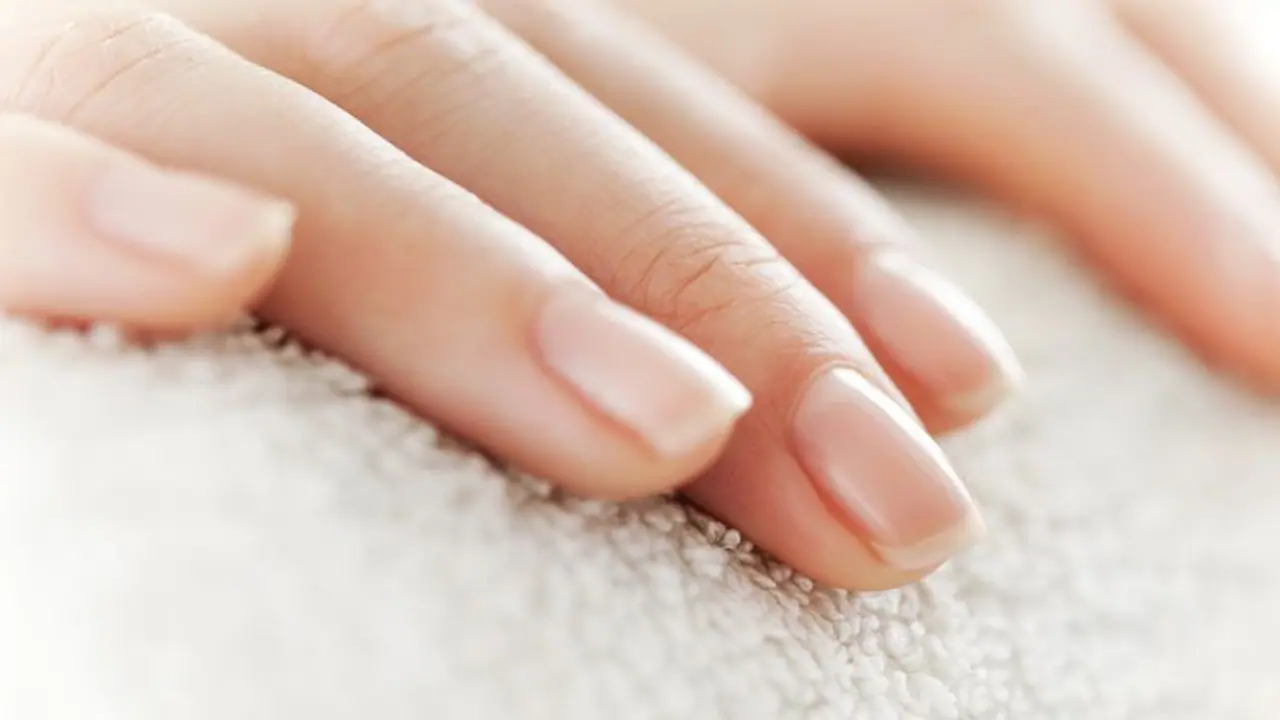 বদলে যাচ্ছে নখের রং, ভুলেও অবহেলা নয়, হতে পারে আপনি ওমিক্রন আক্রান্ত