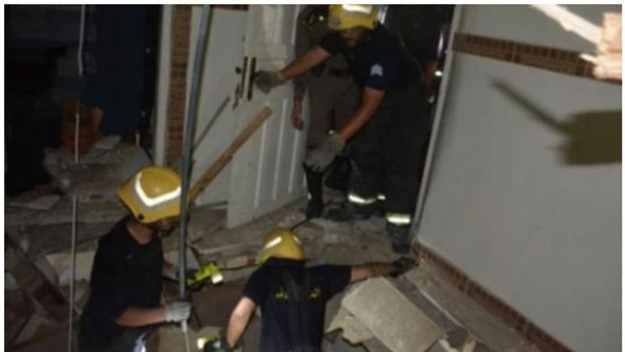 സൗദിയില് വീട് തകര്ന്ന് മൂന്ന് പേര് മരിച്ചു, 12 പേര്ക്ക് പരിക്ക് സൗദിയില് വീട് തകര്ന്ന് മൂന്ന് പേര് മരിച്ചു, 12 പേര്ക്ക് പരിക്ക്