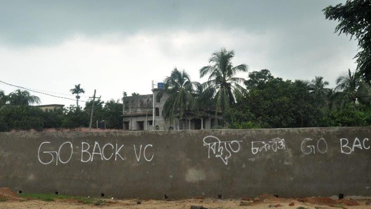 বিশ্বভারতীতে রাজনৈতিক আলোচনা সভার আয়োজন, তীব্র বিতর্কে উপাচার্য