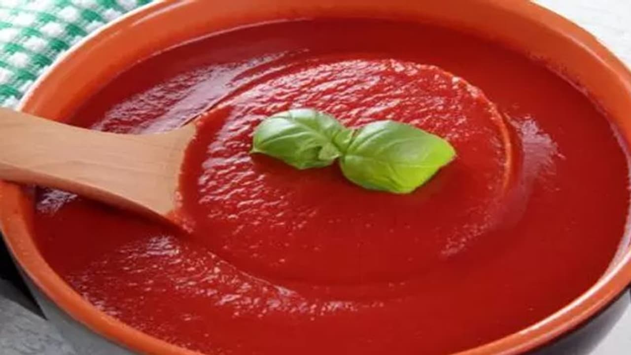 Business Ideas: ఉన్న ఊరిలోనే టమాటా సాస్ వ్యాపారం చేయడం ద్వారా నెలకు రూ. 1 లక్ష ఆదాయం పక్కా.. Business Ideas: ఉన్న ఊరిలోనే టమాటా సాస్ వ్యాపారం చేయడం ద్వారా నెలకు రూ. 1 లక్ష ఆదాయం పక్కా..