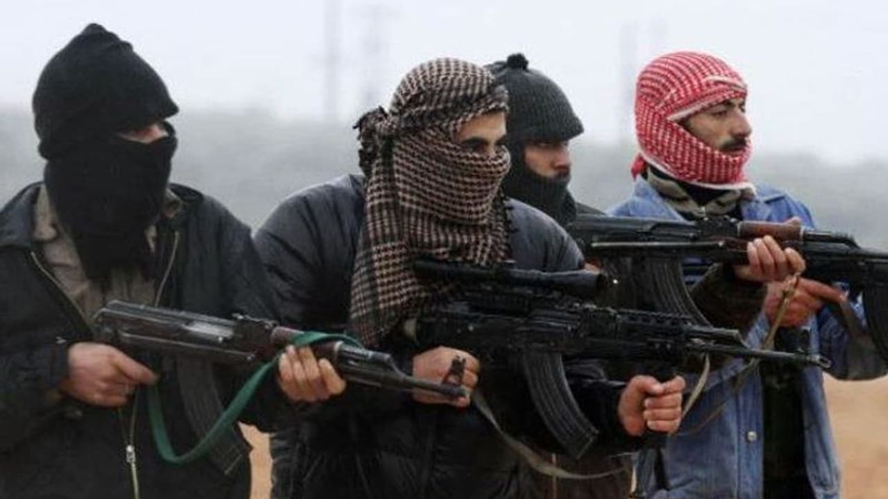 खुलासा : स्थानीय गैंगस्टरों से संपर्क साध रहे ISI आतंकी संगठन, भारत में हमले के लिए रची ये साजिश खुलासा : स्थानीय गैंगस्टरों से संपर्क साध रहे ISI आतंकी संगठन, भारत में हमले के लिए रची ये साजिश