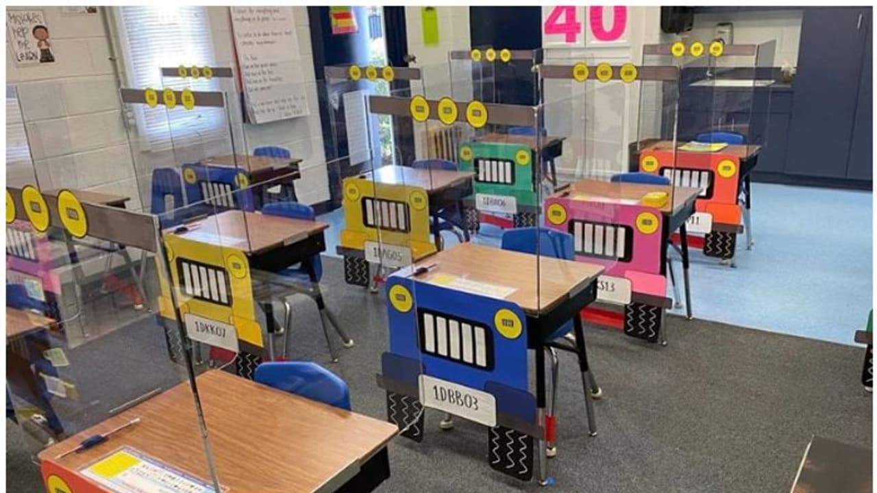 வீட்டுக்கே வரும் வகுப்பறை; டிஜிட்டல் முறையில் ஆம்னி பேருந்தில் பாடசாலை 