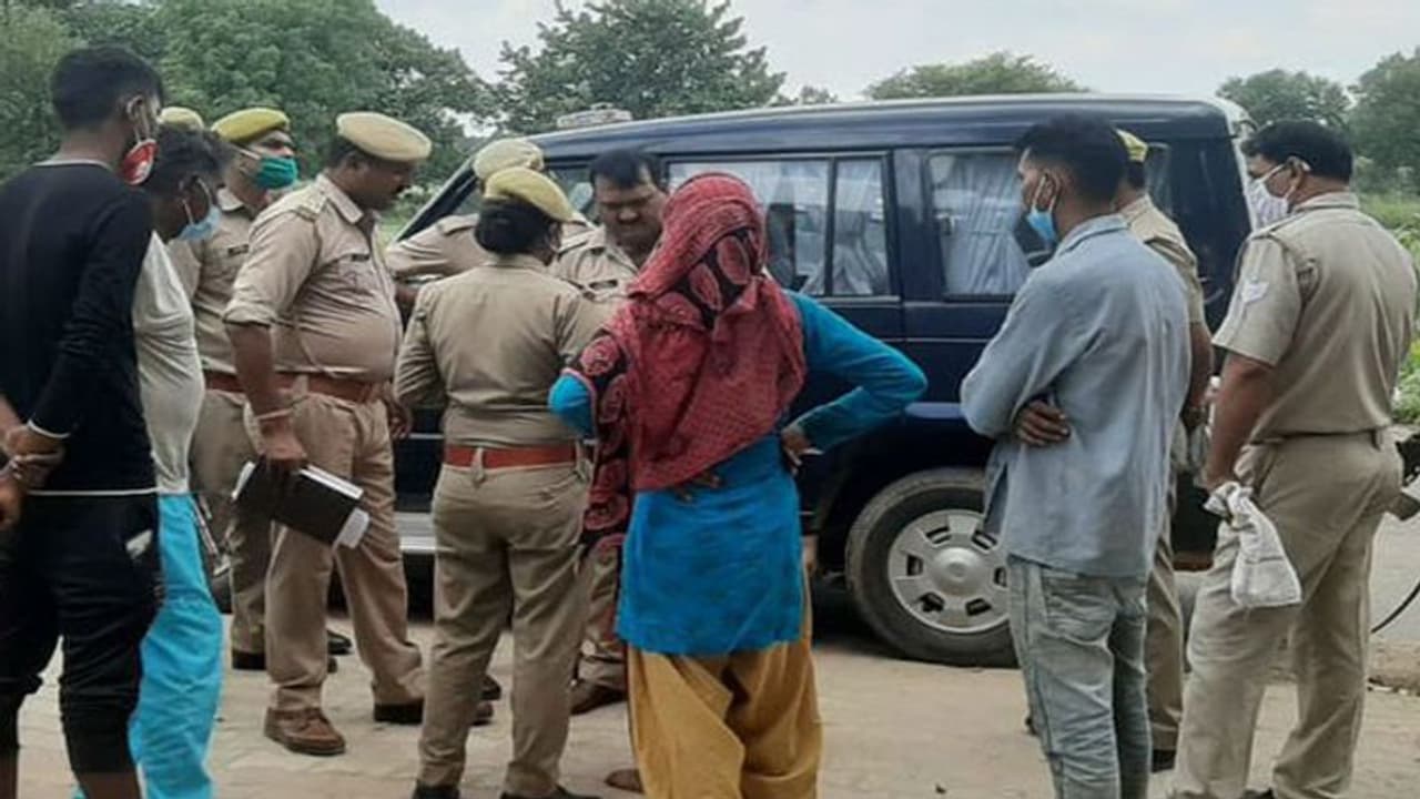 छात्रा के साथ हैवानियत कर नदी में फेंका, कराहने की आवाज सुनकर चरवाहों ने निकाला बाहर छात्रा के साथ हैवानियत कर नदी में फेंका, कराहने की आवाज सुनकर चरवाहों ने निकाला बाहर