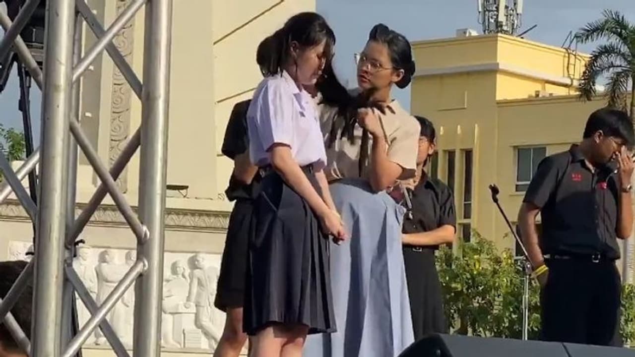 മുടി 'കറക്ട്' അല്ലെങ്കില്‍ പ്രാകൃതമായ ശിക്ഷയുമായി സ്‌കൂളുകള്‍; തെരുവിലിറങ്ങി പ്രതിഷേധിച്ച് കുട്ടികള്‍