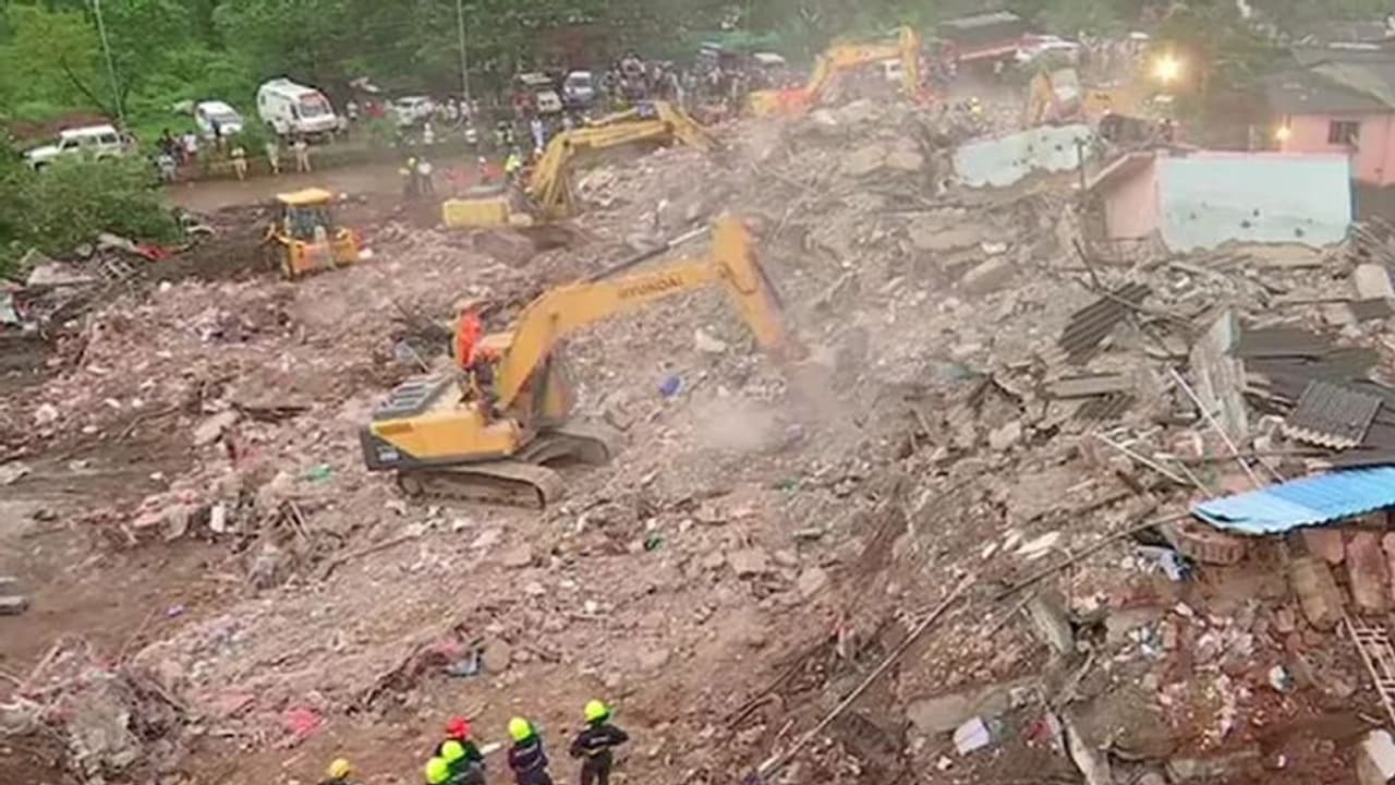 మహారాష్ట్రలో కుప్పకూలిన ఐదంతస్తుల భవనం: సురక్షితంగా బయటపడ్డ ఐదేళ్ల బాలుడు మహారాష్ట్రలో కుప్పకూలిన ఐదంతస్తుల భవనం: సురక్షితంగా బయటపడ్డ ఐదేళ్ల బాలుడు