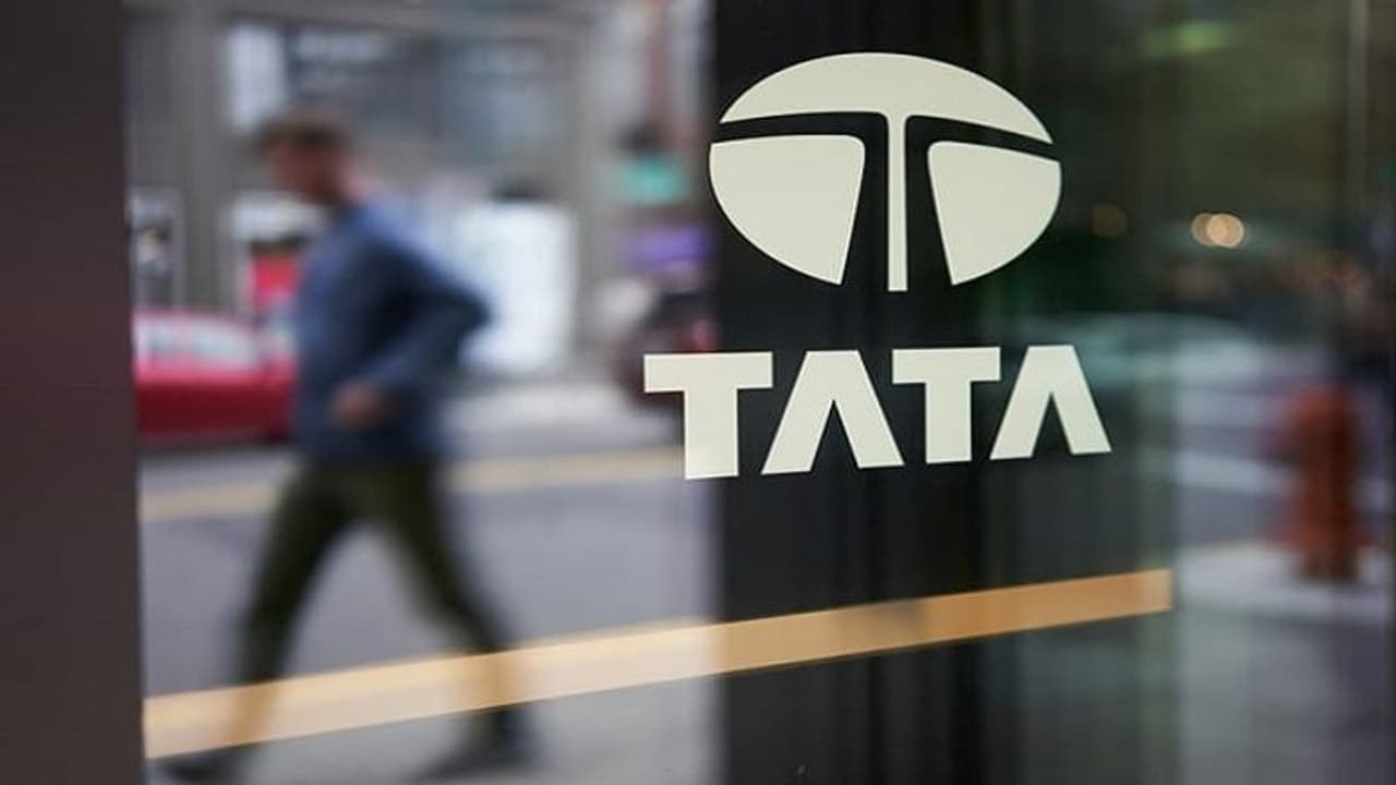 സ്വിഗ്ഗിക്കും സൊമാറ്റോയ്ക്കും വെല്ലുവിളിയായി ടാറ്റ; വിപണി പിടിക്കാൻ 'ന്യൂ ഫ്ളാഷ്'