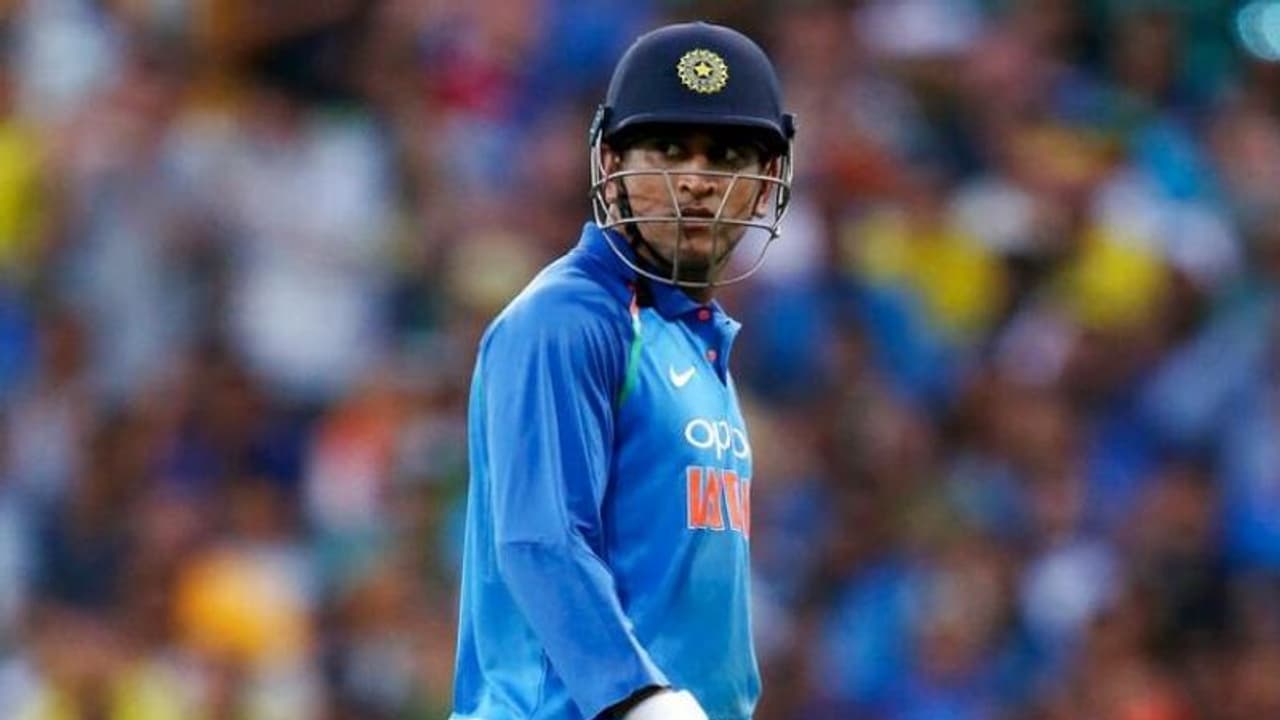 தோனி நினைத்தது நடக்கல.. 2019 உலக கோப்பையும் போச்சு; அவரோட கெரியரும் முடிந்தது..! அதிர்ச்சி தகவல் தோனி நினைத்தது நடக்கல.. 2019 உலக கோப்பையும் போச்சு; அவரோட கெரியரும் முடிந்தது..! அதிர்ச்சி தகவல்