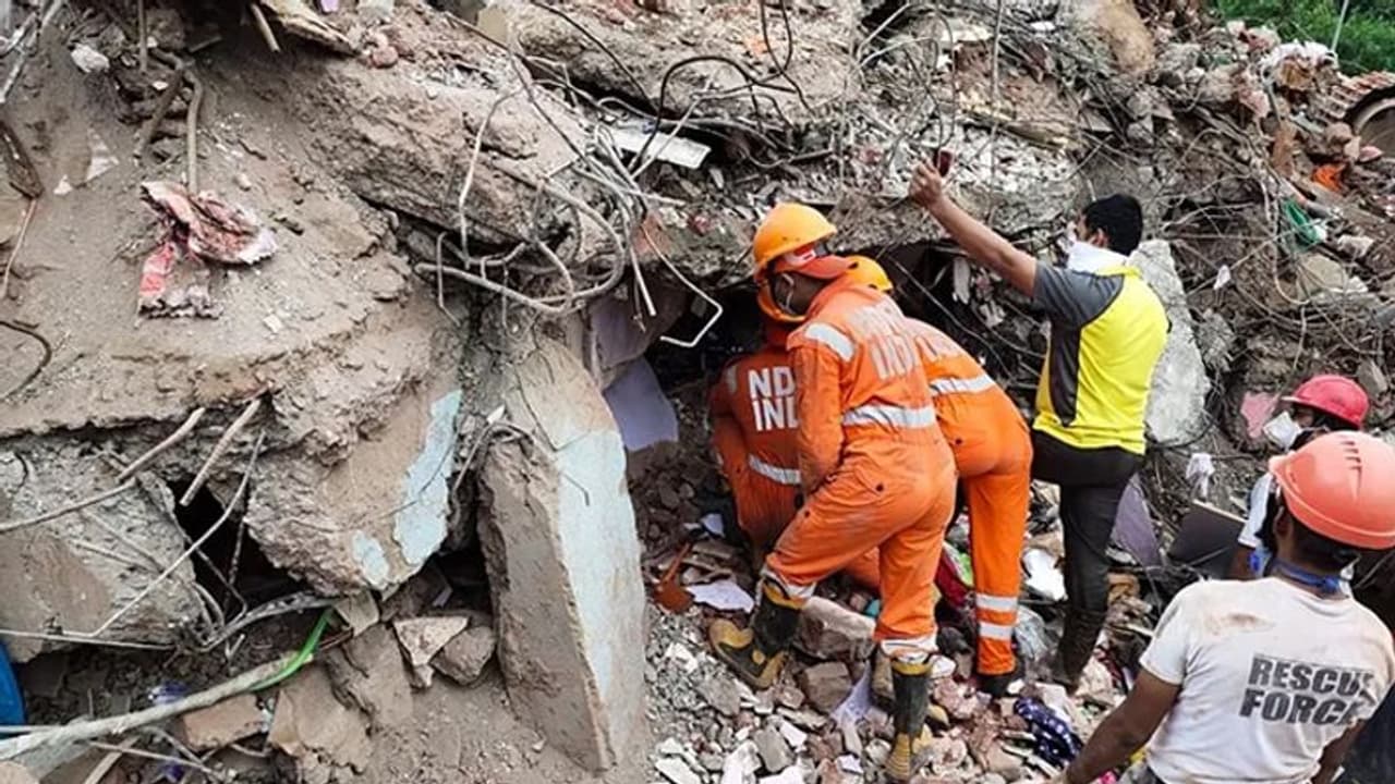 Death toll reaches 16 in Maharashtra building collapse Death toll reaches 16 in Maharashtra building collapse