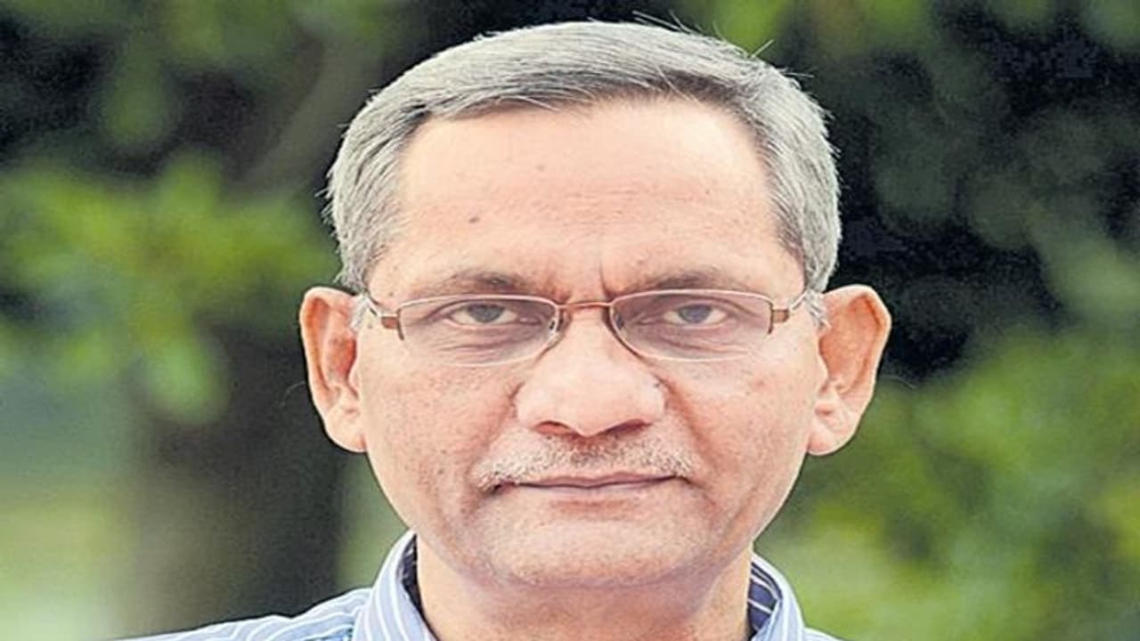 జగన్ ప్రభుత్వ సలహాదారు పదవికి కేఆర్ మూర్తి రాజీనామా: కారణం ఇదేనా? జగన్ ప్రభుత్వ సలహాదారు పదవికి కేఆర్ మూర్తి రాజీనామా: కారణం ఇదేనా?