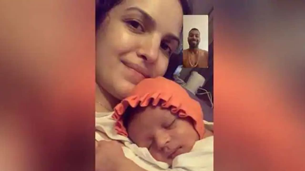 মরু শহরে গিয়ে স্ত্রী ও সন্তানকে মিস করছেন হার্দিক, শেয়ার করা ছবি মন ছুঁলো নেট দুনিয়ার