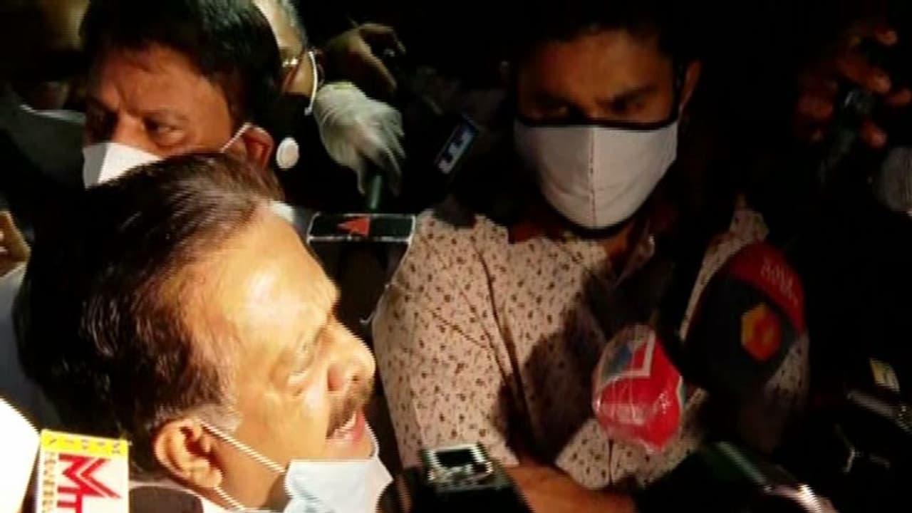 സ്വര്‍ണക്കടത്ത് കേസുമായി ബന്ധമുള്ള ഫയലുകളും നശിച്ചെന്ന് ചെന്നിത്തല; നാളെ യുഡിഎഫ് കരിദിനം