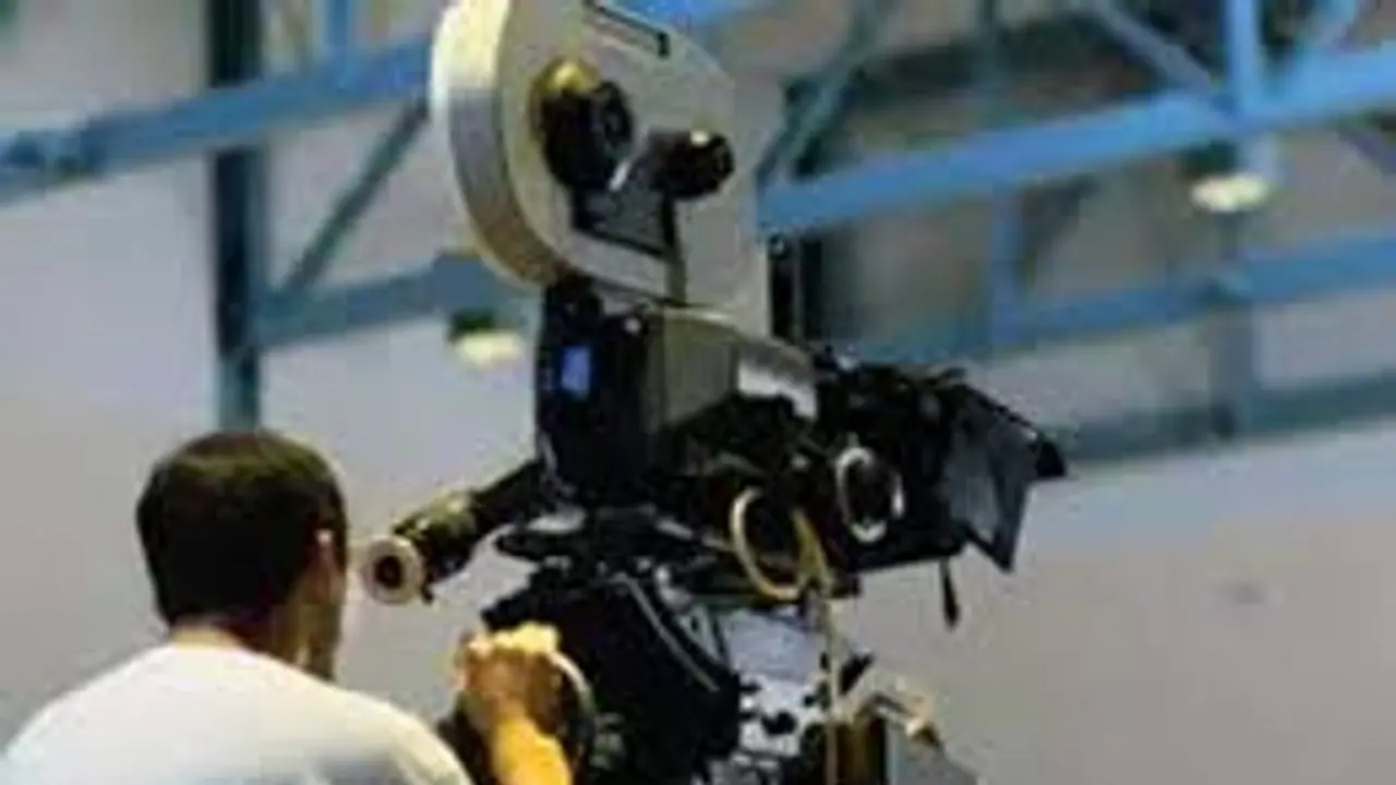 ಕೊರೋನಾ ಕಾಟ: 'ಸಿನಿಮಾ ಧಾರಾವಾಹಿ ಚಿತ್ರೀಕರಣಕ್ಕೆ ಅನುಮತಿ ಕಡ್ಡಾಯ'