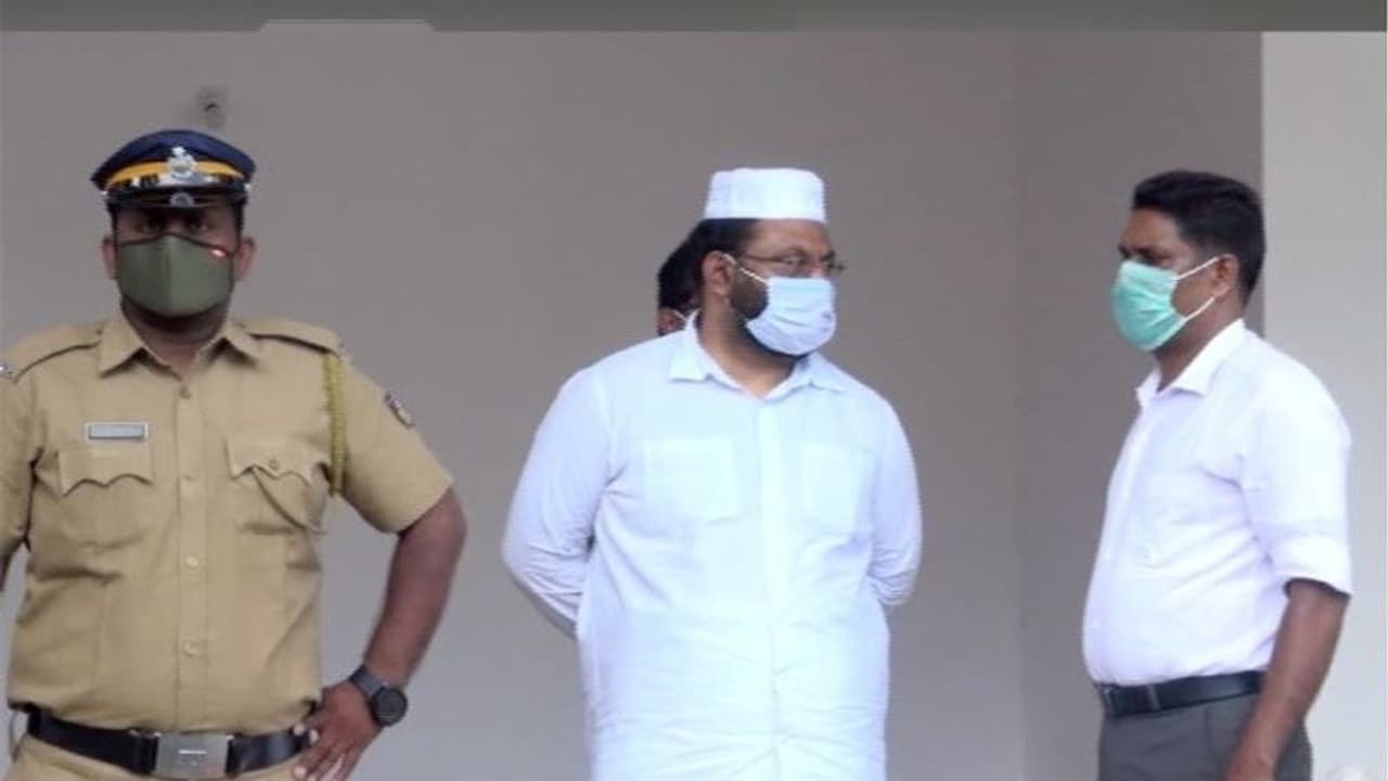 രണ്ടേകാൽ കോടി രൂപ പണം തട്ടിയെടുത്തു; രണ്ടുപേര് പിടിയില് രണ്ടേകാൽ കോടി രൂപ പണം തട്ടിയെടുത്തു; രണ്ടുപേര് പിടിയില്