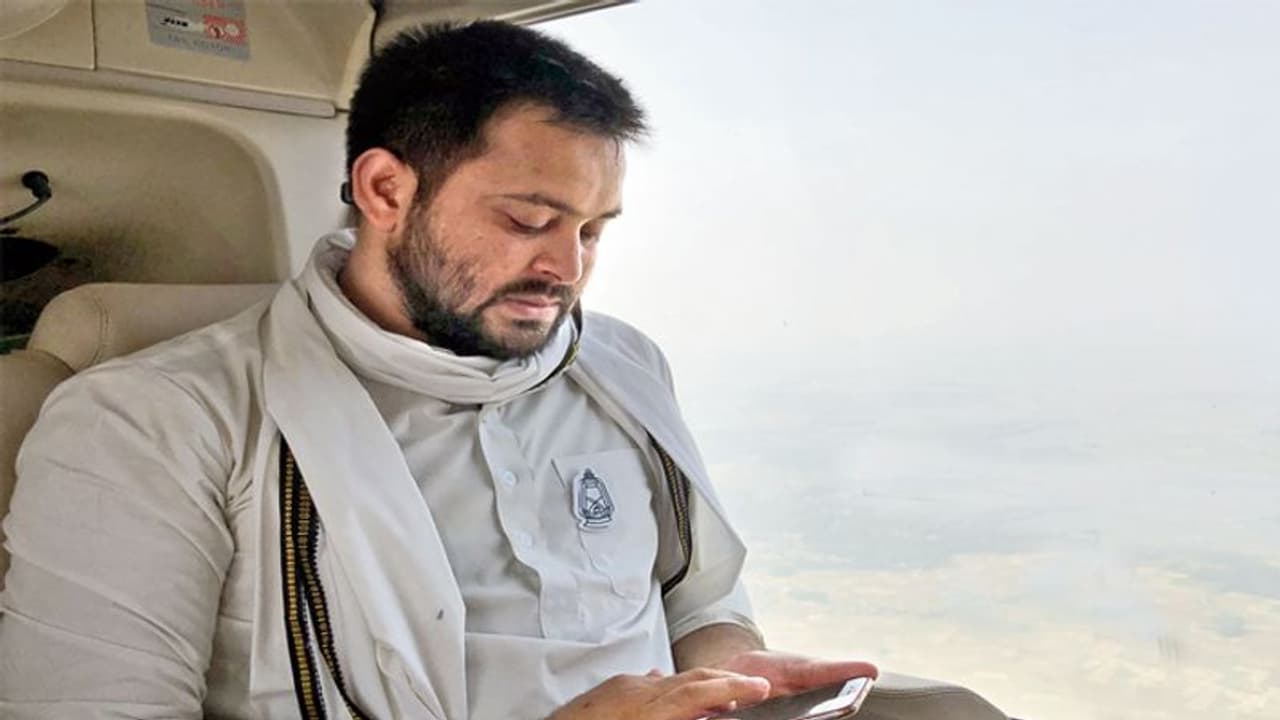 तेजस्वी यादव रोज whatsapp से करेंगे 10 चुनावी जन सभाओं को संबोधित, RJD ने बनाया बूथ स्तर पर ग्रुप तेजस्वी यादव रोज whatsapp से करेंगे 10 चुनावी जन सभाओं को संबोधित, RJD ने बनाया बूथ स्तर पर ग्रुप