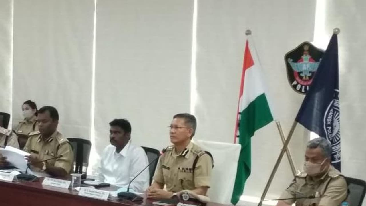 పోలీస్ వ్యవస్థ ప్రక్షాళన కావాలి: ఏపీ డీజీపీ గౌతమ్ సవాంగ్ వ్యాఖ్యలు పోలీస్ వ్యవస్థ ప్రక్షాళన కావాలి: ఏపీ డీజీపీ గౌతమ్ సవాంగ్ వ్యాఖ్యలు