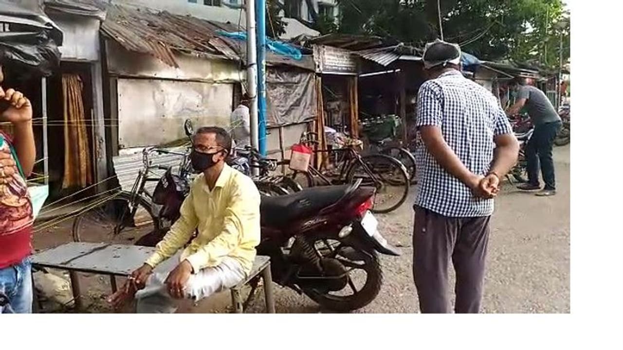 কীর্তিমান স্কুলশিক্ষক, চাকরির প্রতিশ্রুতি দিয়ে লক্ষাধিক প্রতারণার অভিযোগ কীর্তিমান স্কুলশিক্ষক, চাকরির প্রতিশ্রুতি দিয়ে লক্ষাধিক প্রতারণার অভিযোগ