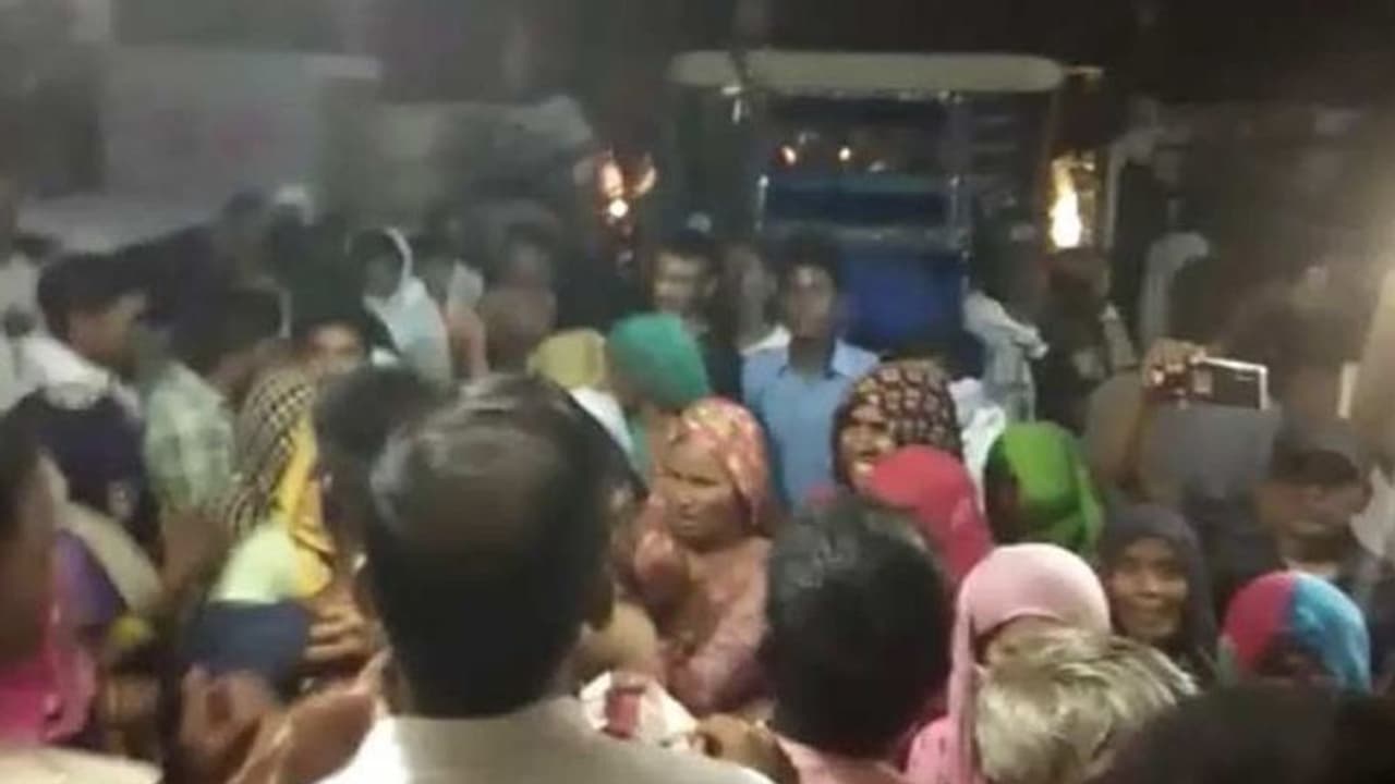 बच्ची के साथ भीषण बर्बरता, रेप के बाद दरिंदों ने फोड़ दोनों आंखे, शव की हालत देख चीख पड़े लोग बच्ची के साथ भीषण बर्बरता, रेप के बाद दरिंदों ने फोड़ दोनों आंखे, शव की हालत देख चीख पड़े लोग