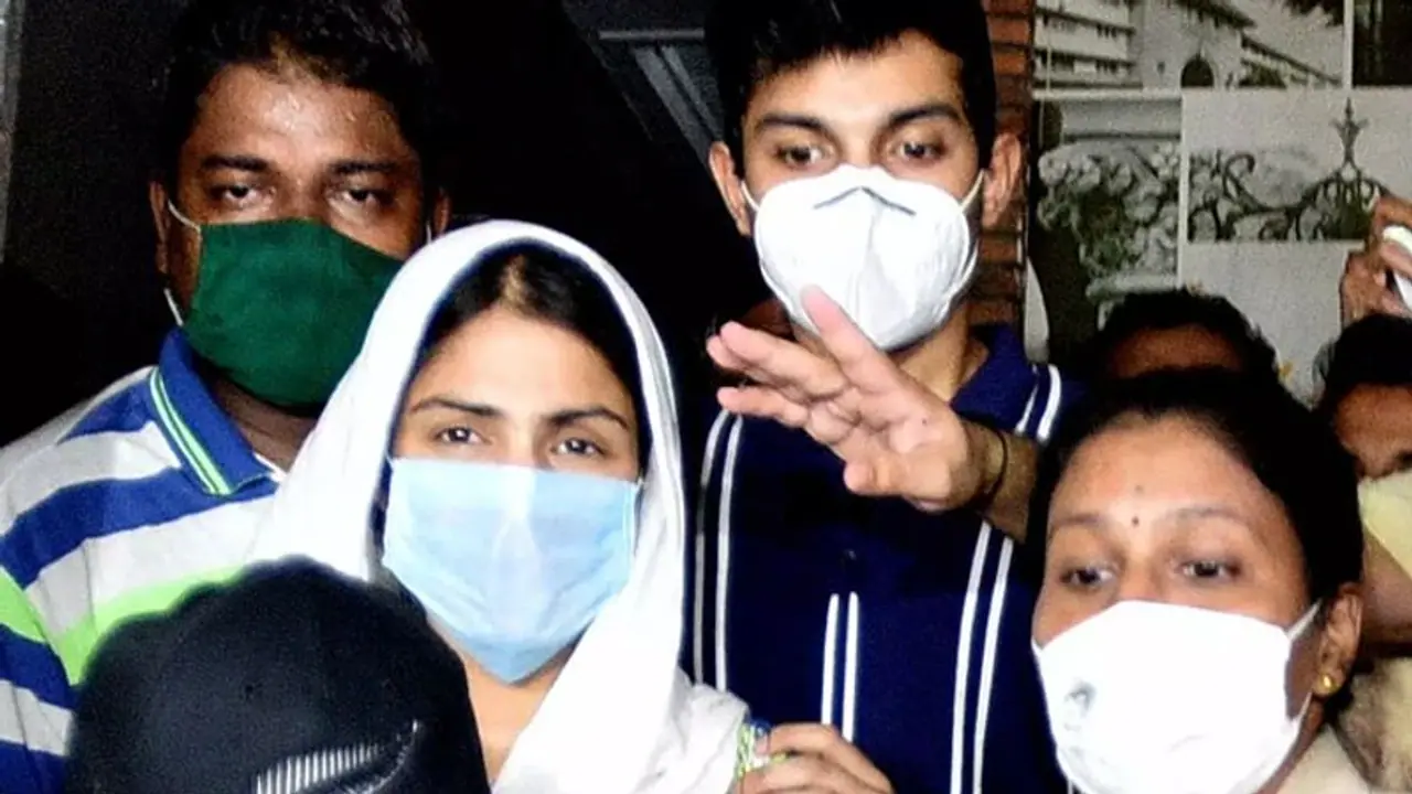 सुशांत सिंह राजपूत केस में नारकोटिक्स का बड़ा कदम, इन चैट को पढ़ने के बाद रिया सहित 5 के खिलाफ केस दर्ज सुशांत सिंह राजपूत केस में नारकोटिक्स का बड़ा कदम, इन चैट को पढ़ने के बाद रिया सहित 5 के खिलाफ केस दर्ज