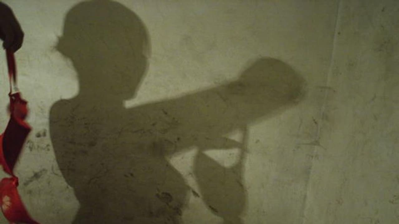 టీచర్స్ కాలనీలో వ్యభిచార గృహం.. అద్దెకు తీసుకుని వ్యాపారం.. నలుగురి అరెస్ట్.. టీచర్స్ కాలనీలో వ్యభిచార గృహం.. అద్దెకు తీసుకుని వ్యాపారం.. నలుగురి అరెస్ట్..