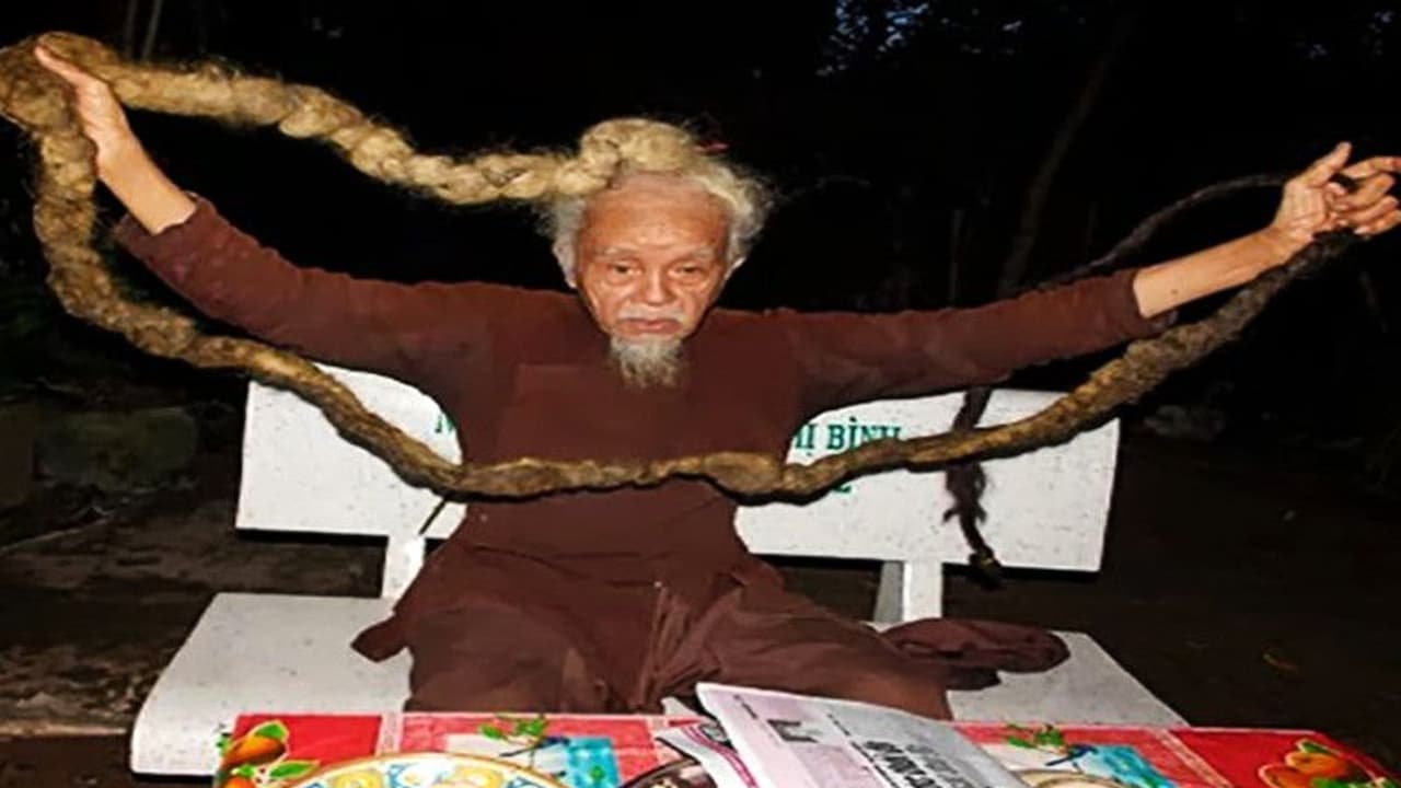 শুধুই কি মৃত্যুভয়ে চুল কাটেন না ৮০ বছর, ৫ মিটার দীর্ঘ জট নিয়ে গর্বিত ৯২ এর বুড়ো