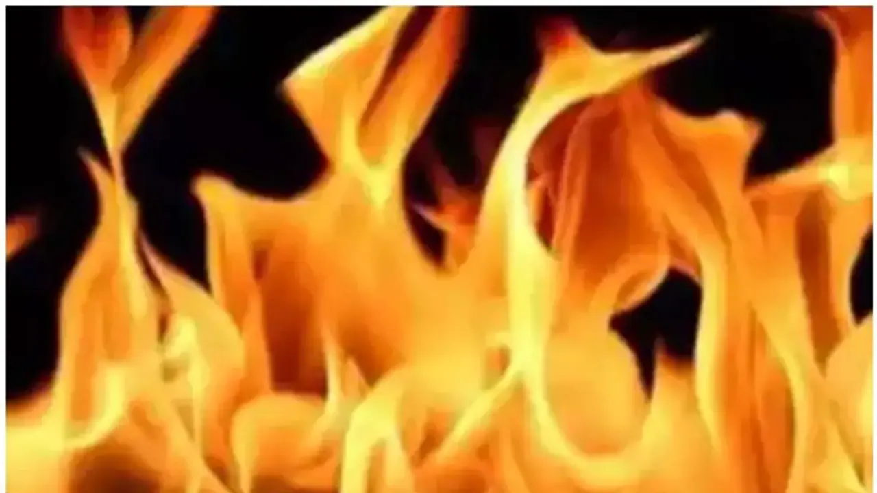 అర్దరాత్రి ఇంట్లో చెలరేగిన మంటలు.. ఒకే కుటుంబానికి చెందిన ఐదుగురు మృతి.. 