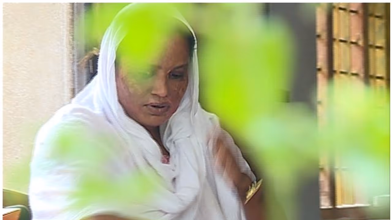 ഭീതി ഒഴിയാതെ ആസിഡ് ആക്രമണ ഇര, കൊല്ലുമെന്ന് ഭീഷണിയുമായി ജാമ്യത്തിലിറങ്ങിയ പ്രതി ഭീതി ഒഴിയാതെ ആസിഡ് ആക്രമണ ഇര, കൊല്ലുമെന്ന് ഭീഷണിയുമായി ജാമ്യത്തിലിറങ്ങിയ പ്രതി