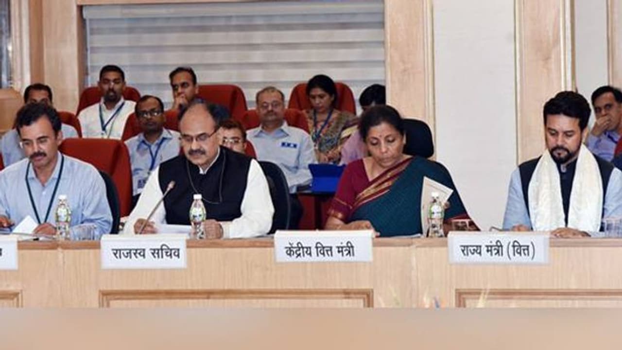 GST काउंसिल की बैठक आज, राज्यों के मुआवजे को लेकर हो सकती है बहस GST काउंसिल की बैठक आज, राज्यों के मुआवजे को लेकर हो सकती है बहस