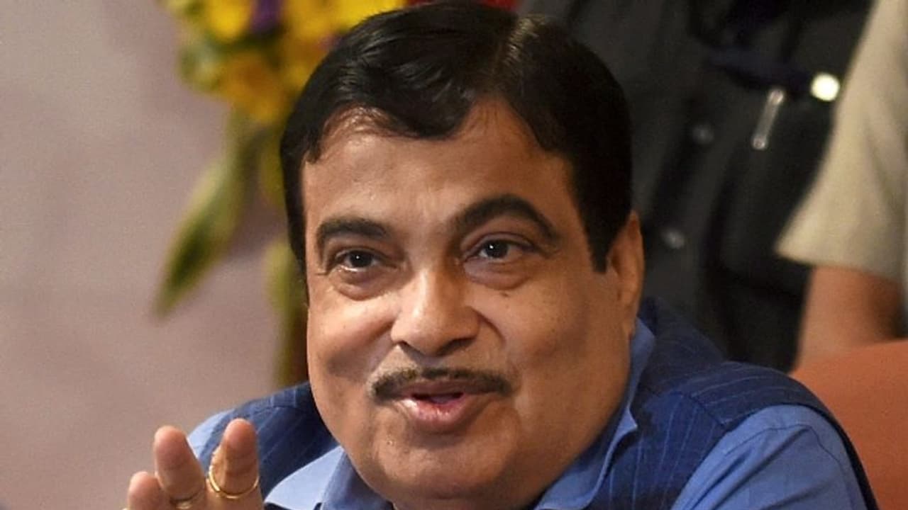 மத்திய அமைச்சர் நிதின் கட்கரிக்கு கொரோனா பாதிப்பு... பீதியில் நாடாளுமன்றக் கூட்டத்தில் கலந்துகொண்டவர்கள்..!