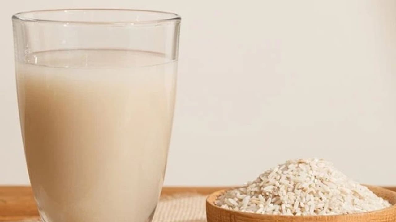 ആരോഗ്യമുള്ള മുടിക്കും തിളക്കമുള്ള ചര്മ്മത്തിനും ഉപയോഗിക്കാം കഞ്ഞിവെള്ളം... ആരോഗ്യമുള്ള മുടിക്കും തിളക്കമുള്ള ചര്മ്മത്തിനും ഉപയോഗിക്കാം കഞ്ഞിവെള്ളം...