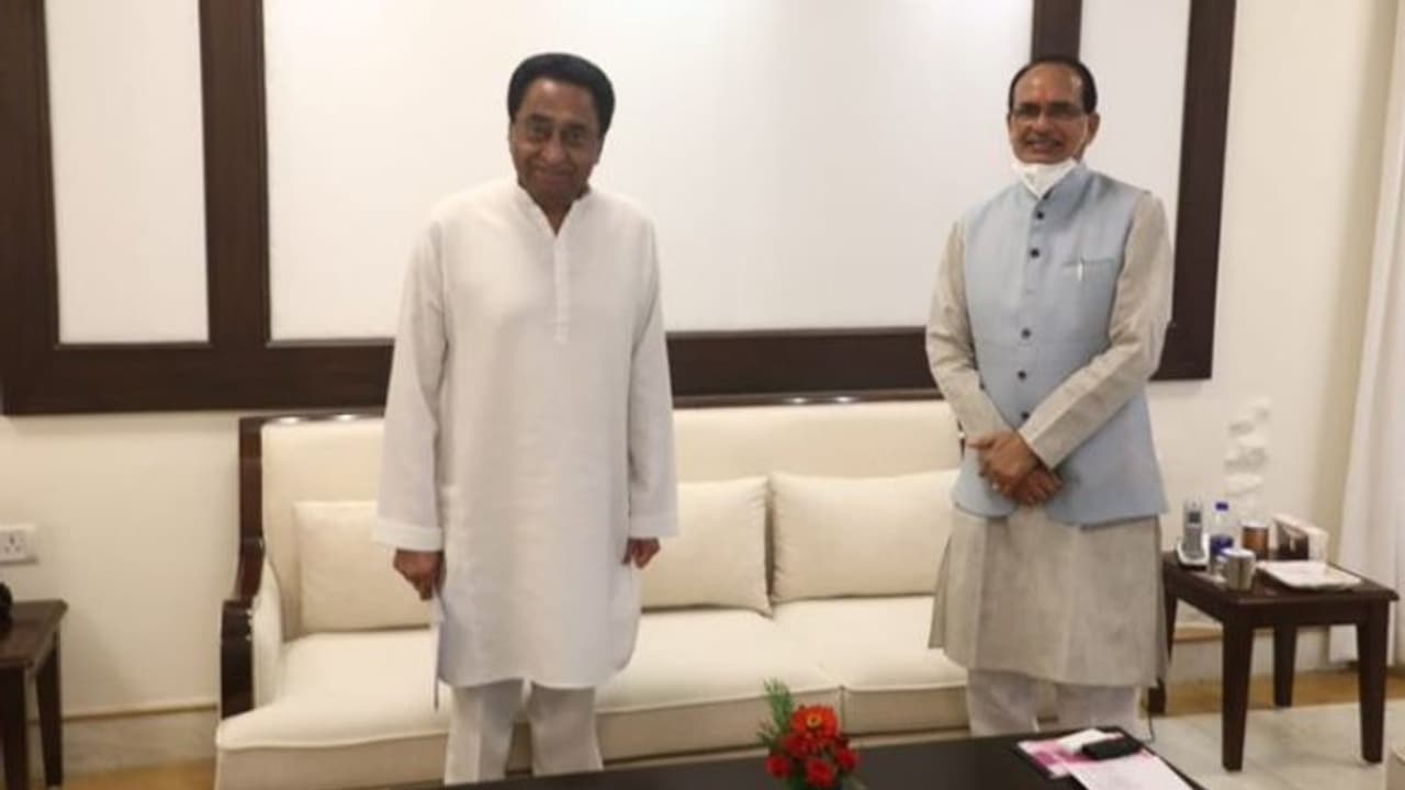 CM शिवराज से मिलने पहुंचे पूर्व मुख्यमंत्री कमलनाथ..ऐसा क्या हुआ जो विधानसभा सत्र से पहले की मुलाकात CM शिवराज से मिलने पहुंचे पूर्व मुख्यमंत्री कमलनाथ..ऐसा क्या हुआ जो विधानसभा सत्र से पहले की मुलाकात