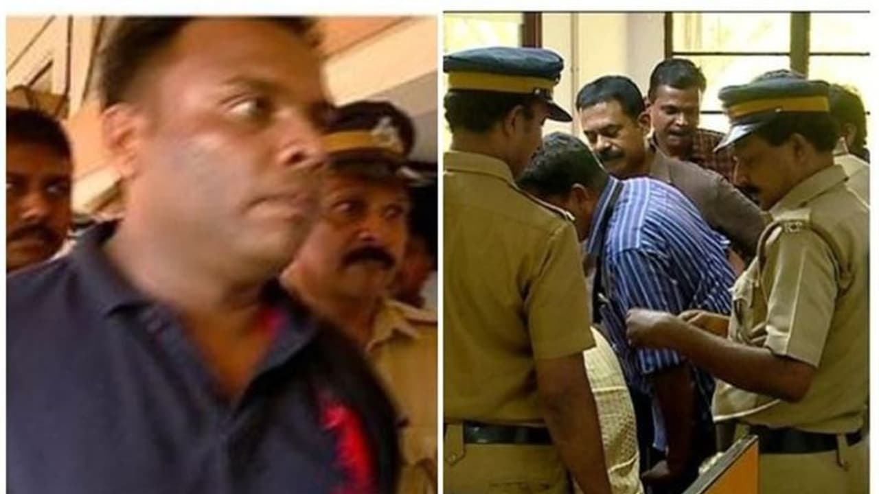 സിപിഎം നേതാക്കൾ ഉൾപ്പെട്ട പ്രളയഫണ്ട് തട്ടിപ്പ്; മുൻ ക്ലാർക്ക് 67,78,000 രൂപ തട്ടിയെന്ന് കുറ്റപത്രം സിപിഎം നേതാക്കൾ ഉൾപ്പെട്ട പ്രളയഫണ്ട് തട്ടിപ്പ്; മുൻ ക്ലാർക്ക് 67,78,000 രൂപ തട്ടിയെന്ന് കുറ്റപത്രം