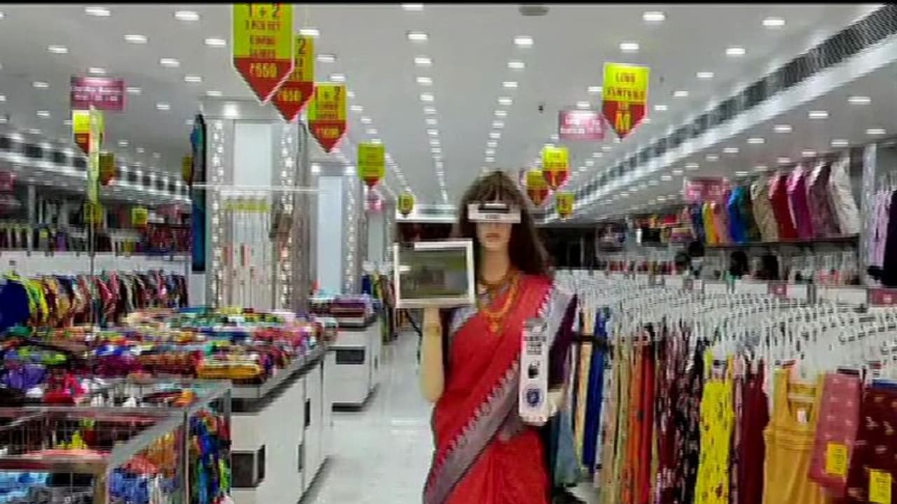 Budget 2022 : चमड़ा, कपड़ा, खेती का सामान, मोबाइल फोन चार्जर के दाम होंगे कम, ये आयटम्स हुए महंगे Budget 2022 : चमड़ा, कपड़ा, खेती का सामान, मोबाइल फोन चार्जर के दाम होंगे कम, ये आयटम्स हुए महंगे