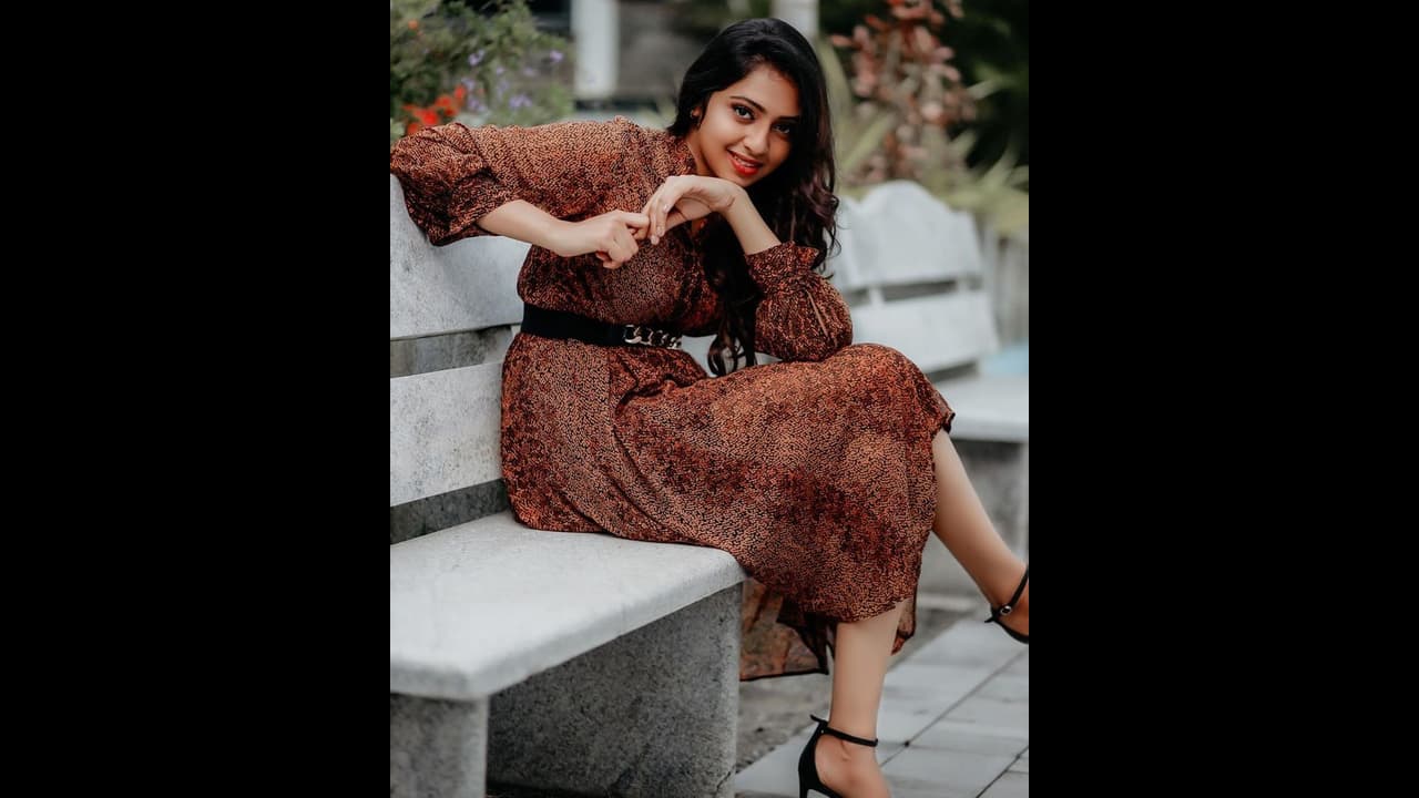 லட்சுமி மேனனிடம் இப்படியொரு கேள்வி கேட்ட ரசிகர்... செம்ம டென்ஷனில் கொடுத்த நெத்தியடி பதில்...! லட்சுமி மேனனிடம் இப்படியொரு கேள்வி கேட்ட ரசிகர்... செம்ம டென்ஷனில் கொடுத்த நெத்தியடி பதில்...!