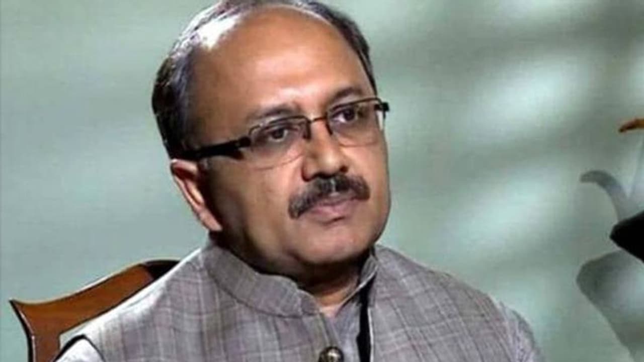 योगी कैबिनेट के मंत्री सिद्धार्थ नाथ सिंह कोरोना पॉजिटिव, अब तक 12 मंत्रियों को हो चुका कोरोना; 2 की गई जान योगी कैबिनेट के मंत्री सिद्धार्थ नाथ सिंह कोरोना पॉजिटिव, अब तक 12 मंत्रियों को हो चुका कोरोना; 2 की गई जान