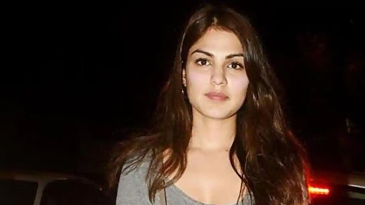 सुशांत केस पर रिया चक्रवर्ती का पहला इंटरव्यू, बताया क्या थी दिक्कत? कब और कहां पर थीं जब आई मौत की खबर सुशांत केस पर रिया चक्रवर्ती का पहला इंटरव्यू, बताया क्या थी दिक्कत? कब और कहां पर थीं जब आई मौत की खबर