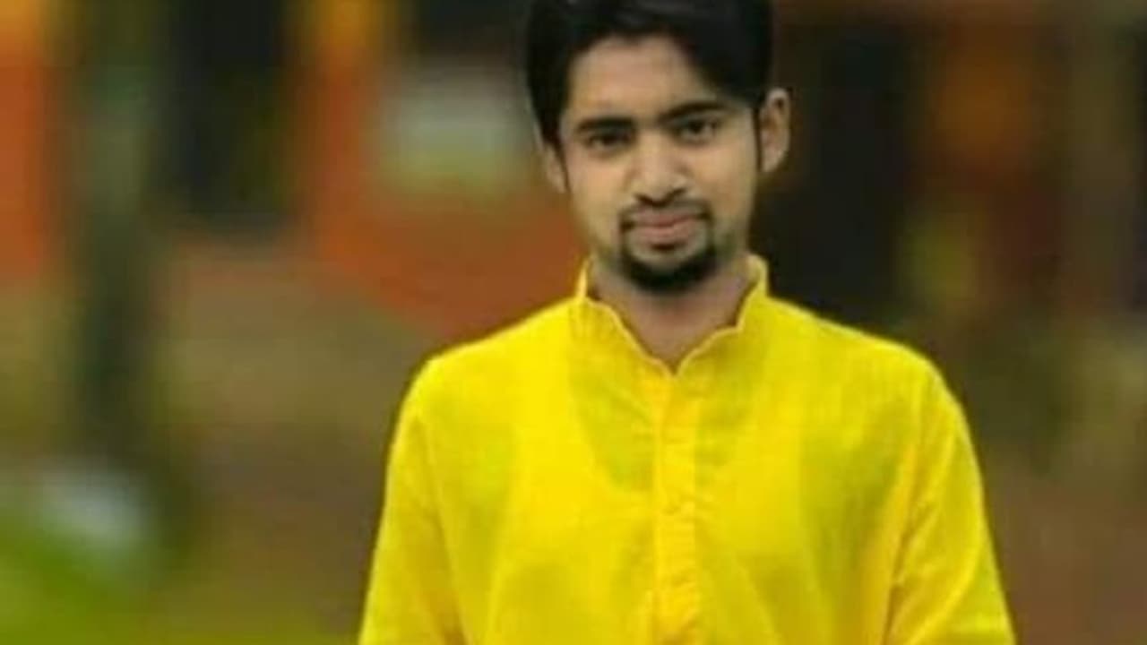 বাড়ির ফেরার পথে তৃণমূলের ছাত্রনেতার রহস্যমৃ্ত্যু, জাতীয় সড়কে মিলল রক্তাক্ত দেহ বাড়ির ফেরার পথে তৃণমূলের ছাত্রনেতার রহস্যমৃ্ত্যু, জাতীয় সড়কে মিলল রক্তাক্ত দেহ