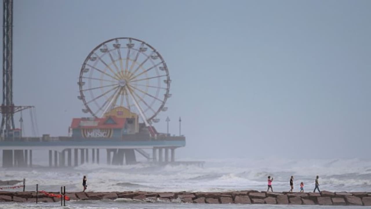 হ্যারিকেন ঝড় লরার তাণ্ডবের সাক্ষী থাকল লুইজিয়ানা, বিমান থেকে তোলা ঝড়ের ভয়ঙ্কর ভিডিও দেখুন হ্যারিকেন ঝড় লরার তাণ্ডবের সাক্ষী থাকল লুইজিয়ানা, বিমান থেকে তোলা ঝড়ের ভয়ঙ্কর ভিডিও দেখুন