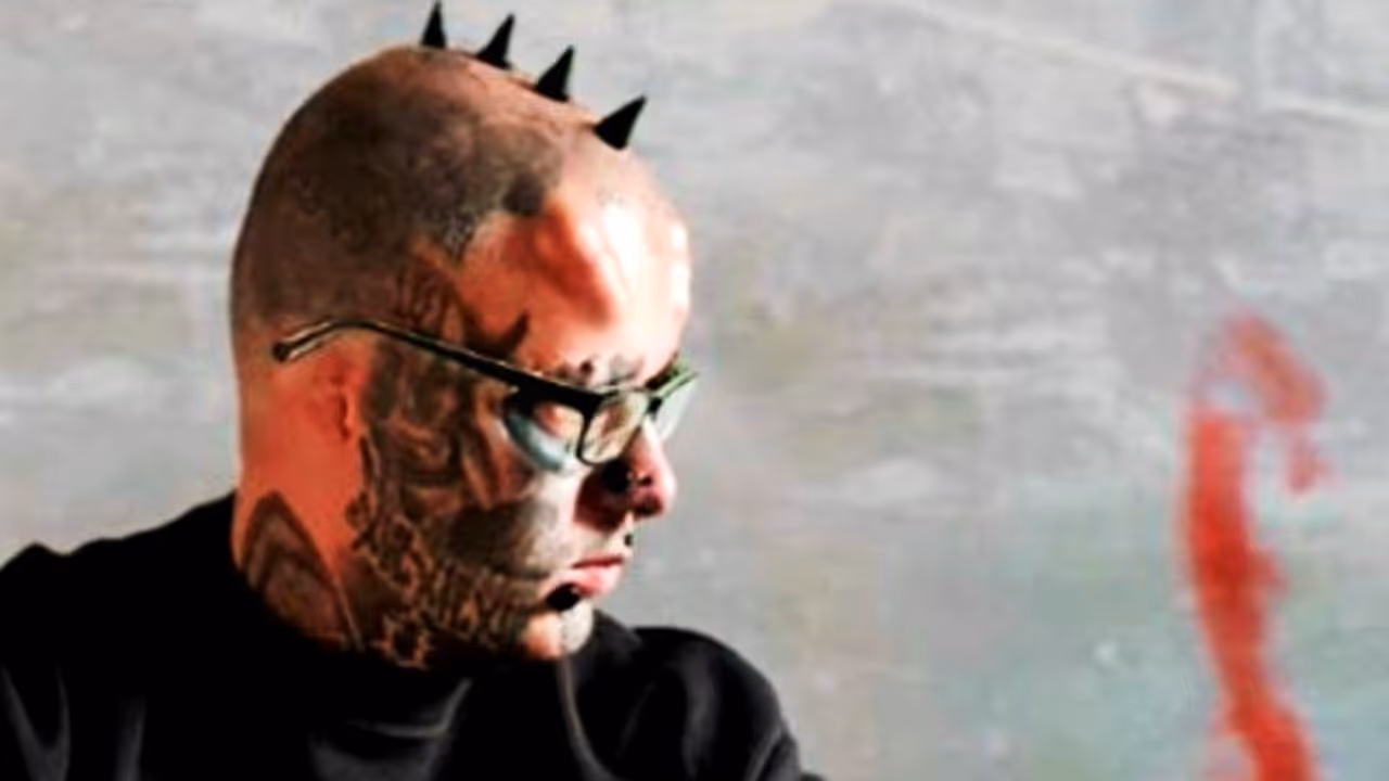 কেটে ফেলেছেন দুই কান, এবার পালা নাকের ডগার লাখ লাখ টাকা খরচা করে কেন এমন করছেন