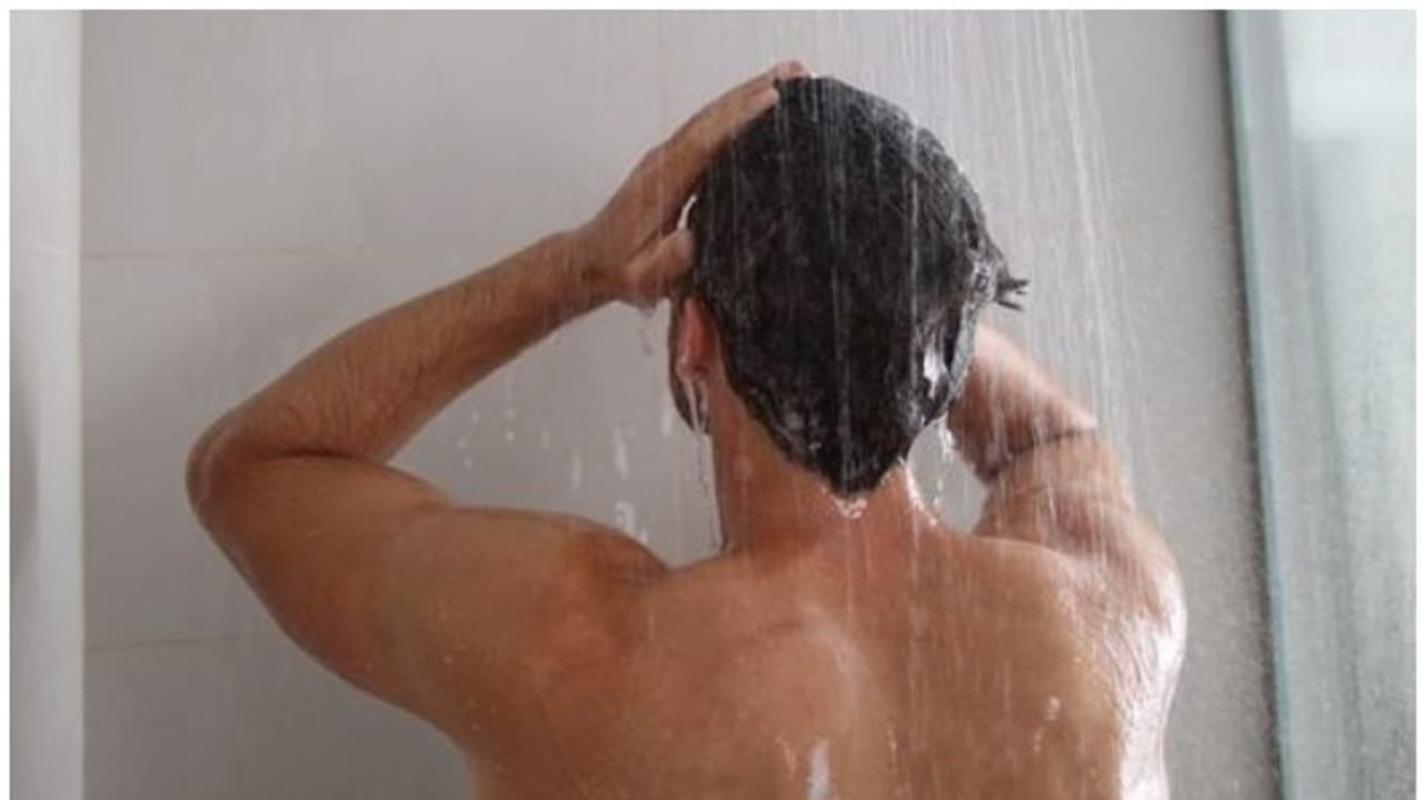 രാത്രിയിൽ കുളിച്ചാലുള്ള ഗുണങ്ങൾ ഇതാണ് രാത്രിയിൽ കുളിച്ചാലുള്ള ഗുണങ്ങൾ ഇതാണ്