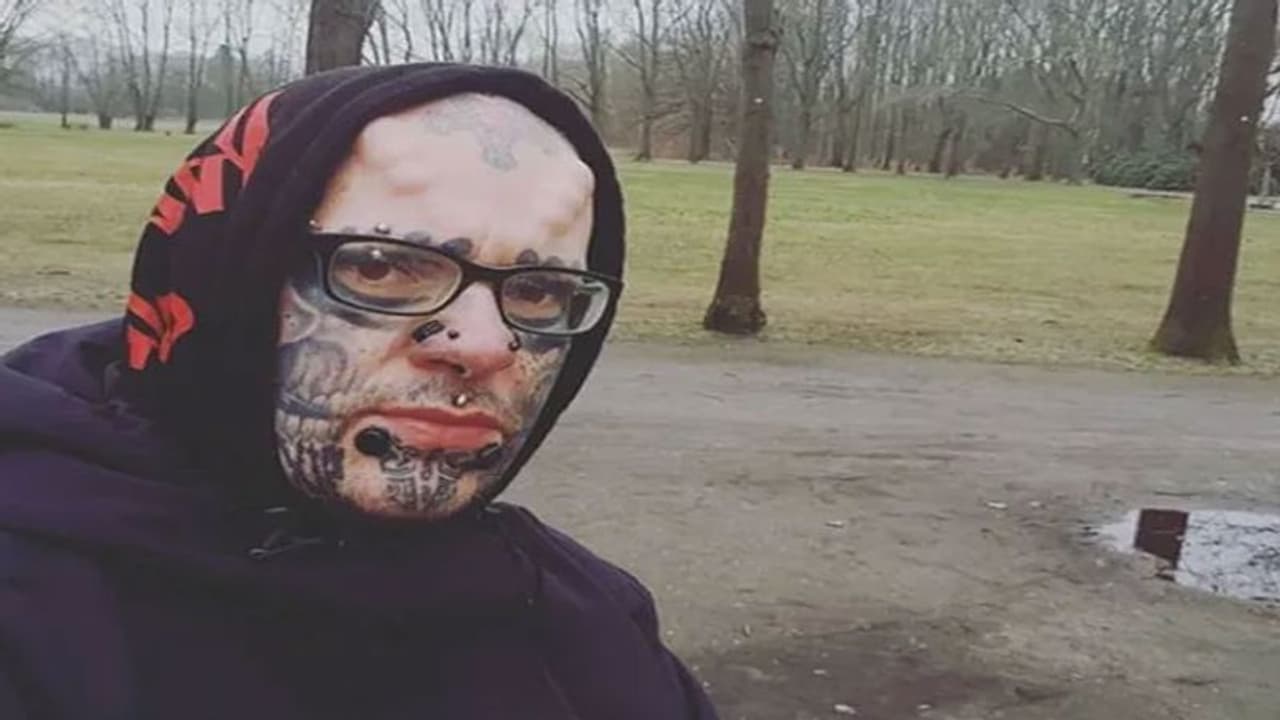 బాడీ మాడిఫికేషన్ :చెవులు కత్తిరించుకొని.. వాటిని ఓ డబ్బాలో పెట్టి.. బాడీ మాడిఫికేషన్ :చెవులు కత్తిరించుకొని.. వాటిని ఓ డబ్బాలో పెట్టి..