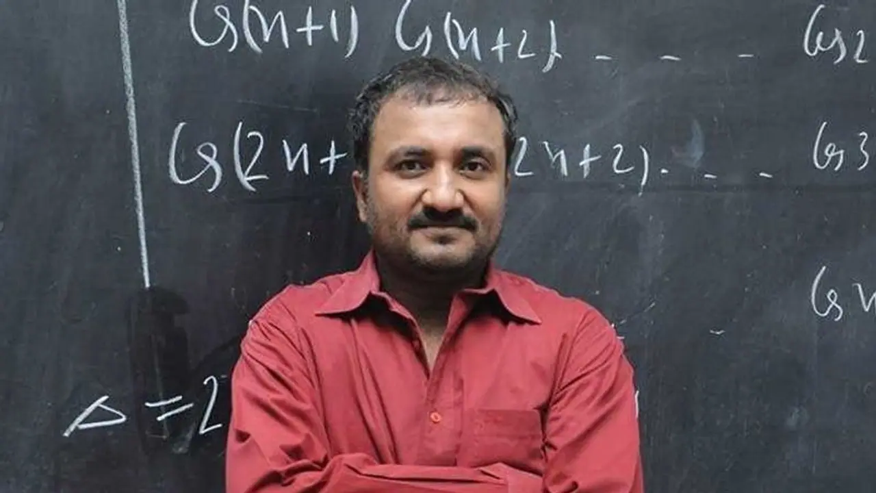 Anand Kumar’s Biography | Birth | Education | Family | Marriage | Super 30 | Awards | Facts Anand Kumar’s Biography | Birth | Education | Family | Marriage | Super 30 | Awards | Facts