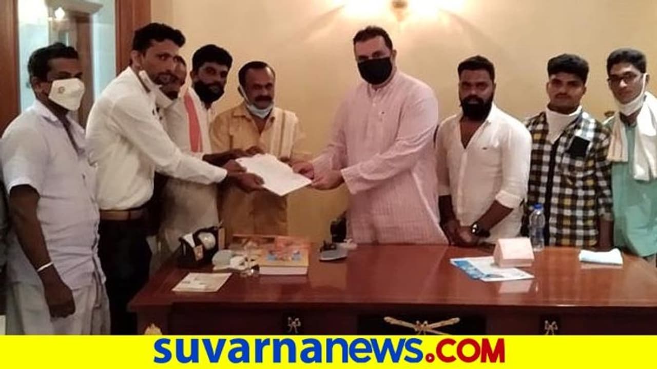 'ತುಳುನಾಡ ದೈವಾರಾಧಕರಿಗೆ ತಟ್ಟಿದ ಬಿಸಿ : ನೆರವಿಗೆ ಮೊರೆ' 'ತುಳುನಾಡ ದೈವಾರಾಧಕರಿಗೆ ತಟ್ಟಿದ ಬಿಸಿ : ನೆರವಿಗೆ ಮೊರೆ'