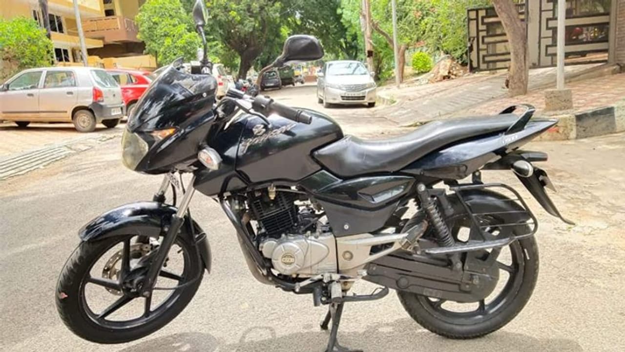 റെയിന്കോട്ടും ഹെല്മറ്റും മാസ്കും ധരിച്ച് പള്സര് ബൈക്കുകള് അടിച്ചുമാറ്റും; കള്ളൻ പിടിയില് റെയിന്കോട്ടും ഹെല്മറ്റും മാസ്കും ധരിച്ച് പള്സര് ബൈക്കുകള് അടിച്ചുമാറ്റും; കള്ളൻ പിടിയില്