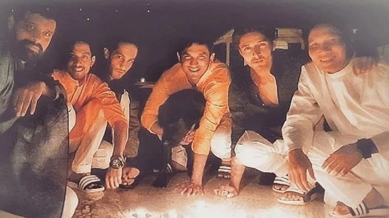 रिया ने इन्हीं 6 दोस्तों का जिक्र किया था, जिनके साथ 70 लाख रु. खर्च कर सुशांत थाईलैंड गए थे रिया ने इन्हीं 6 दोस्तों का जिक्र किया था, जिनके साथ 70 लाख रु. खर्च कर सुशांत थाईलैंड गए थे